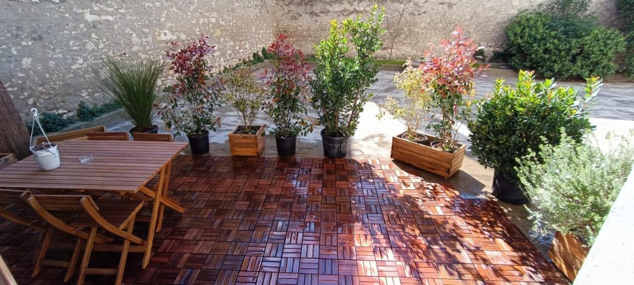 Superbe T2 Avec Grande Terrasse En Centre Ville A 5 Min A Pieds Des Arenes De Nimes Exterior foto